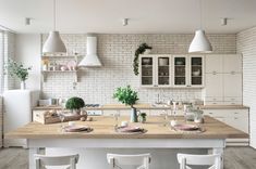 the kitchen is clean and ready to be used for dinner or other mealtimes