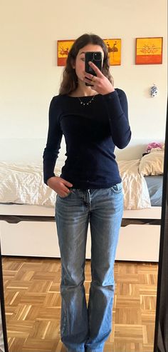 Dark Blue Outfit Casual, Outfits With Dark Jeans, Garnet Outfit, Cool Toned Outfits, Fall Outfits Pants, Navy Top Outfit, Navy Outfits, Elegance Dress, Luxury Photography