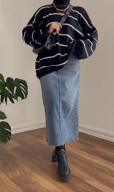 Winter Outfits Hijab 2024, Hijabi Outfits Casual Skirts, Modest Hijabi Outfits Winter, Outfit Ideas Winter Hijab, Outfit Ideas Hijab Casual, Modest Winter Fits, Stripe Skirt Outfit, Modest Fashion Ideas, Skirt Hijab Outfit