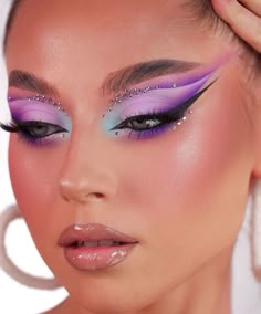 Extra Makeup Looks, Day Eye Makeup, 50 Aesthetic, Rhinestone Makeup, Show Makeup, Colorful Eye Makeup, Evening Makeup