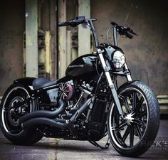 a black motorcycle parked in front of a building