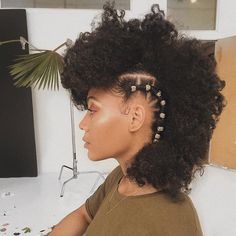 Fabulous Afro Hair Ideas for Every Occasion Curly Hairstyles For Prom, Smart Hairstyles, Curly Prom Hair, Natural Hair Accessories, Hairstyles For Prom, Healthy Natural Hair