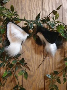 Dog Ears : black and white Faux Fur dog Ears Headband/ Handmade Ears / Faux Fur Ears/ dog Ears Headband/ Fluffy beagle Ears Costume wired dog ears on a thin, black Alice headband. Awesome accessories for every occasion; halloween, costume parties, festivals, cosplay, burlesque outfits and kawaii fashion, that's up to you! The ears are adjustable, they can be moved up or down on the headband to fit different head sizes. Made from quality faux fur. The durable alice bands used are flexible and str Pet Spaces, Dog Ears