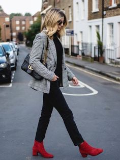 Blazer Inspiration, How To Wear Blazers, Stylish Winter Outfits, Gray Blazer