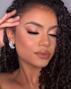 Make Clara, Halsey Colors, Makeup For Moms, Crimped Hair, Elegant Makeup, Make Beauty, December 21, Dark Skin Makeup, Instagram Blog