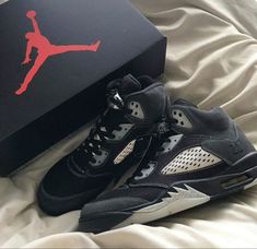 Jordan 5 Aesthetic, Y2k Shoes Men, Air Jordan 5 Retro Outfits, 5 Aesthetic, Y2k Shoes, All Nike Shoes, Nike Air Shoes