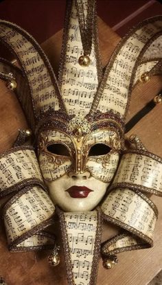 Venetian Costumes Carnival Of Venice, Carnival Mask Drawing, Venetian Aesthetic, Masquerade Mask Aesthetic, Venetian Masks Art, Maskerade Mask, Venetian Costumes, Jester Mask, Venice Carnival Costumes