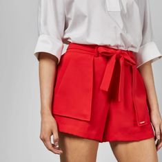 For A Contemporary Upgrade To Your Favourite Mini Skirt, These Bright Red Shorts From Ted Baker Make A Sophisticated Addition To Any Repertoire. Oversized Pockets Add A Lavish Layer To The Sides Of This Pretty Pair, While The Tie Waist Brings The Look Together With Understated Finesse. Size 0 Or Us S. I Am 5'7" And It Fits Great And Is In New Condition. Baker Baker, Shorts Outfits Women, Tie Waist Shorts, Outfit Jeans, Red Tie, Belted Shorts, Hip Hop Dance, Outfits Casual, Wholesale Clothing