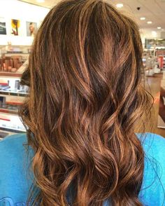 Caramel Highlights On Brown Hair, Brown Hair With Lowlights, Highlights On Brown Hair, Warm Brown Hair, Strawberry Blonde Highlights, Light Brown Highlights, Highlights For Brunettes