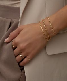 Minimalist Accessories Jewellery, Simplistic Jewelry, Permanent Jewelry, Minimalist Accessories, Luxe Jewelry, Jewelry Accessories Ideas, Gold Bracelet For Women, Jewelry Fashion Trends, Classy Jewelry