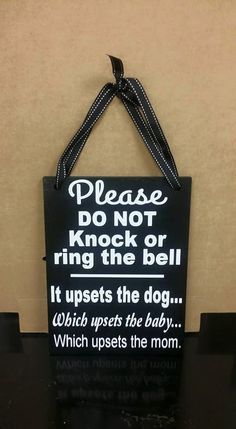 a sign that says please do not knock or ring the bell