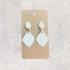 Handmade, lovely textured white drop earrings. These are elegant enough for a wedding, but classic enough for casual wear. Made from a mixture of clay creating a speckled white look, on resin reinforced hypoallergenic posts. Drop length is just shy of 2 inches. Minimalist White Teardrop Earrings, White Minimalist Teardrop Dangle Earrings, Handmade White Teardrop Dangle Earrings, Minimalist White Teardrop Earrings For Wedding, Minimalist White Teardrop Earrings For Gift, White Minimalist Hypoallergenic Teardrop Earrings, Earrings For Wedding, White Look, Jewelry Flower