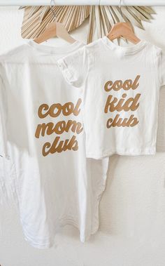 This soft cotton Cool Mom club tee is a go-to layer for coffee dates, play dates & twinning with your MINI.  Perfectly fit for a MAMA. Mama Shirt Ideas, Cool Moms Club, Cool Kids Club, Cool Kid, Denim Hoodie, Coffee Dates, Baby Boom, Beste Mama, Mama Tee