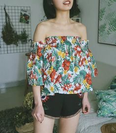 tropical floral top crop top off shoulder top short top summer Crop Top Off Shoulder, Off Shoulder Top, Top Crop, Top Summer, Tropical Floral