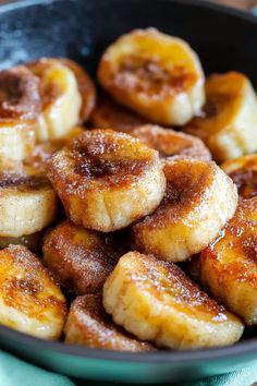 Quick and delicious Caramelized Cinnamon Bananas made with honey and butter—perfect as a topping or a sweet snack! Cinnamon Bananas, Dessert Smoothie, Bread Snacks, Soup Dinner, Banana Slice, Ice Cream Toppings, Cinnamon Banana, Honey And Cinnamon, Salad Side Dishes