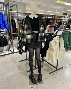 Gothic Winter Outfits Cold, Goth Cold Weather Outfits, Alternative Casual Outfit, Japan Outfits, Cute Comfy Outfits, Alternative Outfits