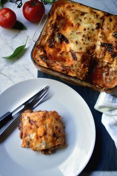 Classic Lasagne with 3 Cheeses Beef Lasagne, Beef Sauce, Parmesan Rind, Lasagne Recipes, Cheese Lasagna, Parmesan Pasta, Cheese Topping, Three Cheese