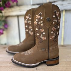 CB_Tatiana - Botas Vaqueras para Mujer con Suela de Hule - Botas Vaqueras Boots Vaqueras, Mexican Boots For Women, Mexican Botas, Mexican Boots, Western Boots For Women, Cute Cowgirl Boots, Boot Scootin Boogie, Bota Country, Mexican Crafts