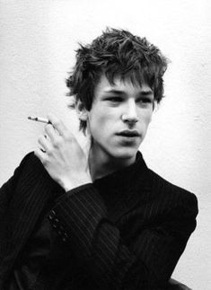 Punk Haircut, Mod Hair, Gaspard Ulliel, Men Haircut Curly Hair, Wavy Hair Men, Men's Short Hair, Hair Inspiration Short, Men Haircut Styles