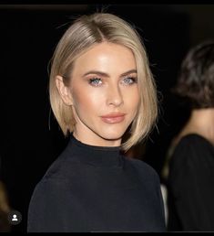 Dark Blonde Bob Hairstyles, Olivia Culpo Short Hair, Expensive Blonde Hair, Paige Core, Dark Blonde Bobs, Messy Blonde Hair, Blonde Fringe, Bob Hairstyles For Round Face, Blonde Bob Haircut