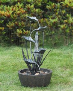 Metal Fountain- Plant With 5 Leaves HI-LINE GIFT LTD. Garden Diy Decoration Ideas, Garden Water Fountains, Indoor Water Fountains, Resin Planters, Water Fountains Outdoor, Outdoor Fountain, Garden Fountain, Fountains Outdoor, Decor Pillows