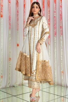 Wardah Mom Dresses, Zardozi Embroidery, Designer Outfit, Beautiful Pakistani Dresses, Casual Party Dresses, Desi Clothes, Bridal Party Dresses, Wedding Bridal Party, Desi Style