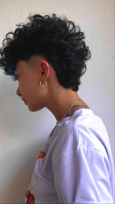 Punk Hairstyles For Curly Hair, Queer Mullet Curly, Curly Mohawk Mullet, Modern Mohawk For Women, Mohawk Hairstyle Women, Queer Haircut Curly, Short Curly Hair With Undercut, Short Curly Mullet Women, Curly Undercut Women