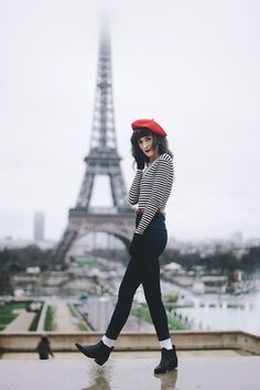 Classically Parisian | finchandfawn.com #paris Baret Outfit, Parisienne Style, Style Parisienne, French Outfit, French Beret, Paris Mode, Moda Paris, French Chic, The Eiffel Tower