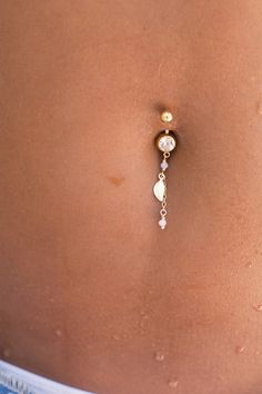 Percinings Ideas Belly, Belly Button Piercing Pain Chart, Belly Button Piercing Dangle, Piercings Belly, Gold Belly Button Piercing, Cute Belly Button Piercing