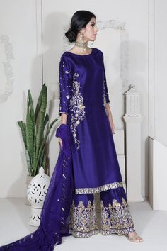 Diana | Pakistani Designer Outfit | Sarosh Salman Wedding Dresses Pakistani, Mira Duma, Pakistani Formal Dresses, Partywear Dresses, Luxury Pret, Designer Outfit, Silhouette Shirt, Pakistani Fashion Party Wear, Hippy Chic