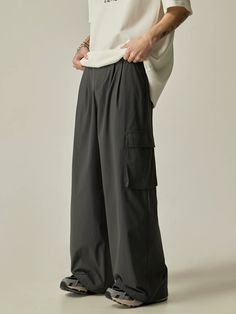 These wide-leg cargo pants offer both comfort and style. Perfect for any casual or outdoor activity, they have a loose fit for easy movement and multiple pockets for added functionality. Made with durable material, they are a versatile addition to any wardrobe. model: 174cm 61kg M material: 90% polyamide fiber (nylon). 10% polyurethane elastic fiber (spandex) Baggy Gray Outdoor Pants, Baggy Gray Pants For Outdoor, Gray Baggy Cargo Pants For Outdoor, Relaxed Fit Gray Cargo Pants, Relaxed Fit Gray Full-length Cargo Pants, Relaxed Fit Full Length Gray Cargo Pants, Gray Pants With Pockets For Outdoor, Gray Outdoor Pants With Pockets, Baggy Gray Cargo Pants With Pockets