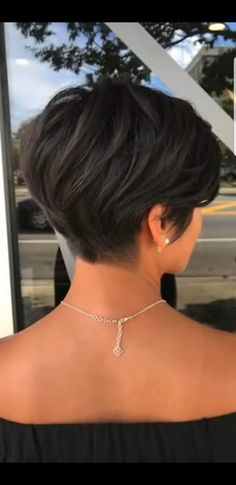 Short Hairstyles For Thick Hair, Penteado Cabelo Curto, Haircut For Thick Hair, Cute Hairstyles For Short Hair, Haircuts For Fine Hair, Short Hair Haircuts, Short Hair With Layers, Short Hair Styles Pixie, Short Bob Hairstyles