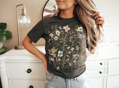 Pressed Flowers Tshirt Boho Wildflowers Cottagecore Shirt - Etsy Pressed Wildflowers, T Shirt Press, Family Reunion Shirts, Reunion Shirts, Cottagecore Shirt, College Shirts, Cottagecore Style, Daughters Shirt, Nature Shirts