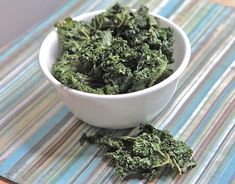 Salt n Vinegar Kale Chips Divas Can Cook Recipes, Kale Chips Recipe Baked, Healthy Movie Snacks, How To Make Kale, Kale Chips Baked, Crispy Kale, Baked Kale, Divas Can Cook, Snacks To Try