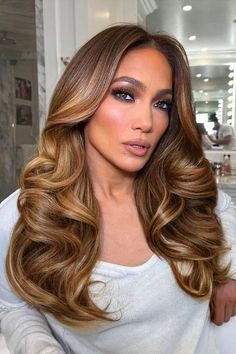 Jlo Hair Colors, Jlo Hair, Jennifer Lopez Hair, Epic Hair, Dirty Blonde Hair, Heatless Curls, Hair Mousse, Blonde Hair Color, Brunette Hair Color