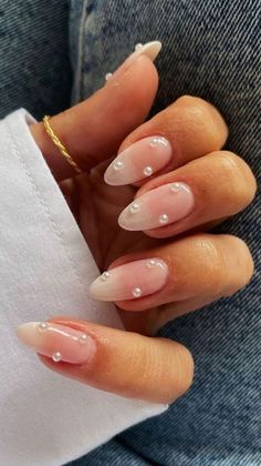 Nails W Pearls On Them, Nail Inspiration Pearl, Spring Pearl Nails, Minimalist Nails With Pearls, Chrome With Pearl Nails, White Pearls Nails, Pearl Almond Nails Designs, Nail Designs Clear Base, Pearl Bead Nail Designs