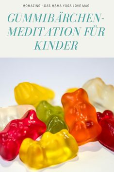 gummy bears sitting on top of each other with the words gummi archen meditation fur kinder