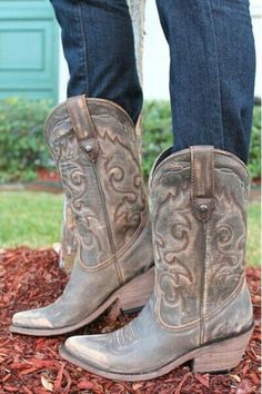 Want these so bad<3 #so#cute#love#them Cheap Cowgirl Boots, Cowgirls Boots, Boot Scootin Boogie, Cowboy Girl, Cowgirl Boot, Country Boots, Cute Boots, Modern Women, Shoe Closet