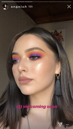 Purple Pink Orange Eye Makeup, Summer Makeup Looks Colorful, American Makeup Look, Orange And Purple Makeup, Bright Makeup Looks, Makeup Ideas Colorful, American Makeup, Vibrant Makeup, Face Art Makeup