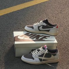 Travis Scott Shoes, Replica Sneakers, Paris Fashion Week Men, Nike Kicks, Replica Shoes