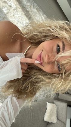 روتين العناية بالبشرة, Foto Poses, American Beauty, Pretty Makeup, Aesthetic Hair, Blonde Girl, Pretty Face, Pretty Hairstyles, Hair Looks