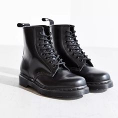 New! Dr. Marten’s 1460 Mono Smooth Leather Lace Up Boots New Without Box Size: These Are Marked Men 8 Uk 7 But Are Unisex And Fits A Women’s 9 Also. Color: Black Details: 1460 Docs In Sleek, Smooth Leather With A Tonal Air-Cushioned Sole With Top-Stitch Detailing. In A 8-Eye Silhouette With Cotton Laces, Metal Eyelets And A Loop At The Top For Easy On/Off. Brand New With Tags, Unworn. May Have Minor Imperfections Such As Scratches On Leather And Minor Creases From Store Display. Please Review Al Classic Lace-up Martin Boots For Fall, Classic High Ankle Martin Boots For Fall, Classic Lace-up Boots With Round Toe For Fall, Classic Martin Boots With Reinforced Heel For Fall, Classic Ankle-high Martin Boots For Winter, Classic High-top Martin Boots For Fall, Classic Fall Martin Boots With Reinforced Heel, Winter Streetwear Boots With Leather Sole, Classic Combat Boots With Steel Toe