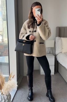 Rome Outfits, Ny Outfits, Smart Casual Women, Winter Fashion Outfits Casual, Basic Leggings, Smart Outfit, Teddy Coat, Causual Outfits, Winter Outfits For Work