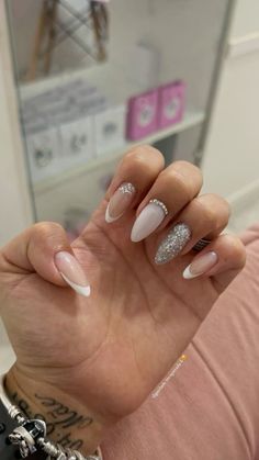 Coffin Nails Ombre, Diva Nails, Nails Now, Vibrant Nails, Seasonal Nails, Really Cute Nails, Nails Only, Silver Nails, Minimalist Nails