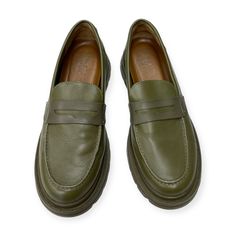 Brand: FRANCO SARTO Style: SHOES FLATS Color: GREEN Size: 6.5 SKU: 101-101161-83103 CONDITION: GENTLY USED Green Slip-on Loafers With Round Toe, Casual Green Loafers With Round Toe, Green Leather Loafers For Spring, Spring Green Leather Loafers, Green Flat Leather Sneakers, Green Slip-on Sneakers With Branded Insole, Green Slip-on Closed Toe Loafers, Green Slip-on Loafers With Leather Sole, Green Slip-on Loafers