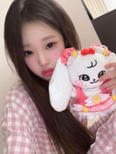 Wonyoung ive Kpop Idols With Plushies, G-idle Soyeon, Pink Cups, Amy Rose, Korean Aesthetic, Kpop Merch, Instagram Inspo, Birthday Gift Ideas, Amigurumi Doll