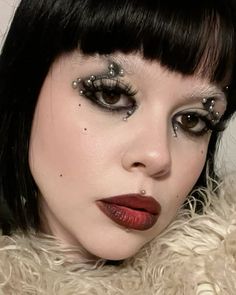 Alternative Makeup, Makeup Goals, Artistry Makeup, Bob Cut, Maquillaje De Ojos, Makeup Inspiration, Circus, Makeup Looks, Gems