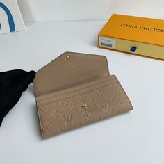 The envelope style Sarah Wallet features a meticulously embossed Monogram Empreinte leather exterior and a cleverly designed interior with numerous pockets and credit card slots. 

Size: 19×10.5×2.5cm Louis Vuitton Yayoi Kusama, Louis Vuitton Capucines, Large Cosmetic Bag, Lv Purse, Lv Shoes, Medium Handbags, Lv Belt, Lv Handbags, Lv Wallet