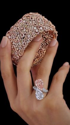 Luxury Engagement Rings, Unique Diamond Rings, Bridal Ring Sets, Diamond Engagement Ring Set, Ladies Diamond Rings, Bling Rings, Fabulous Jewelry, Looks Chic, Unique Rings