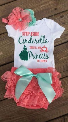 Onsies Ideas, Princess Outfit, Cadeau Baby Shower, Food Birthday, Baby Care Tips, Baby Supplies, Princess Outfits